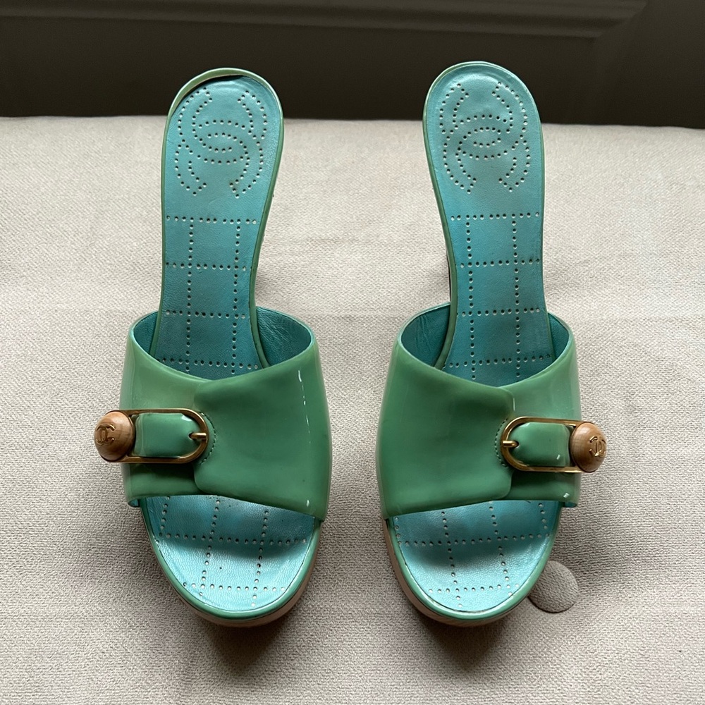 Vintage Chanel sandal